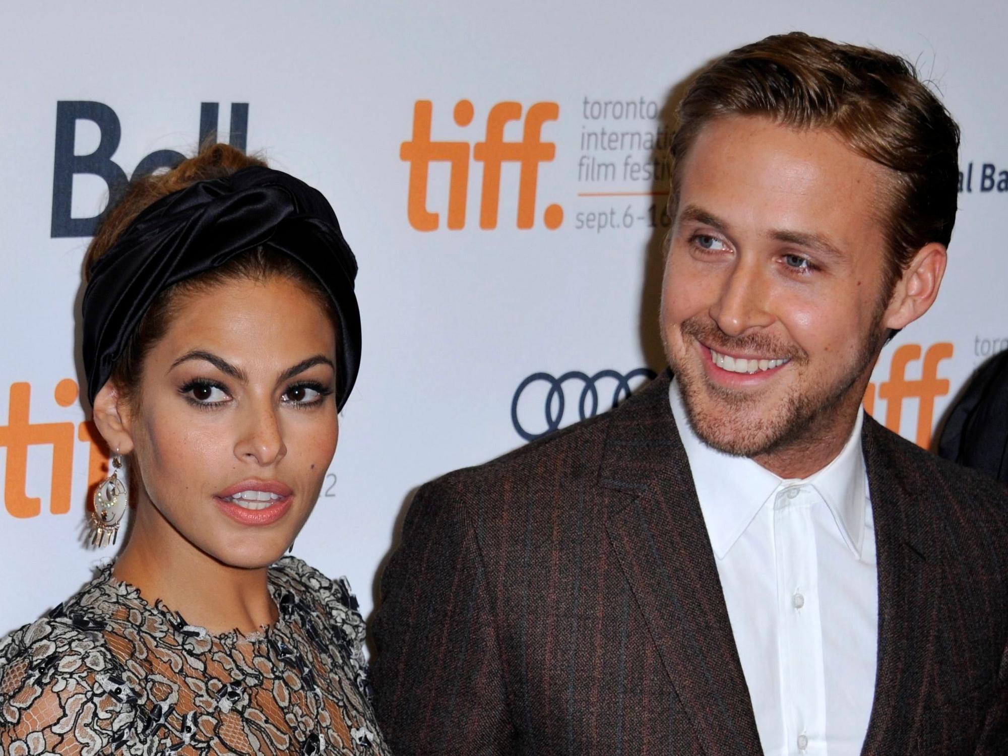 Die US-amerikanische Schauspielerin Eva Mendes und der kanadische Schauspieler Ryan Gosling 2012 in Toronto.
