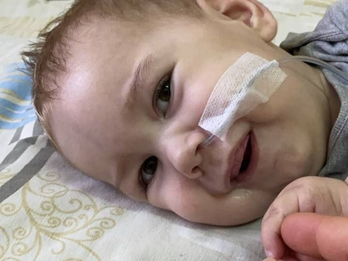 Baby Timur kämpft im Kranlenhaus um sein Leben.