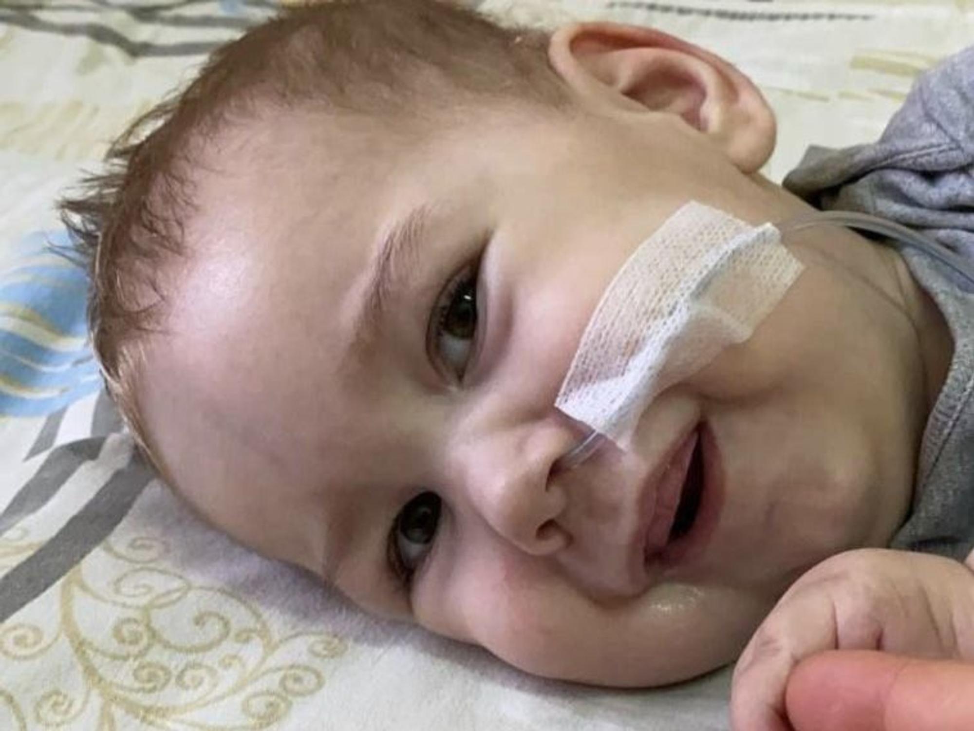 Baby Timur kämpft im Kranlenhaus um sein Leben.