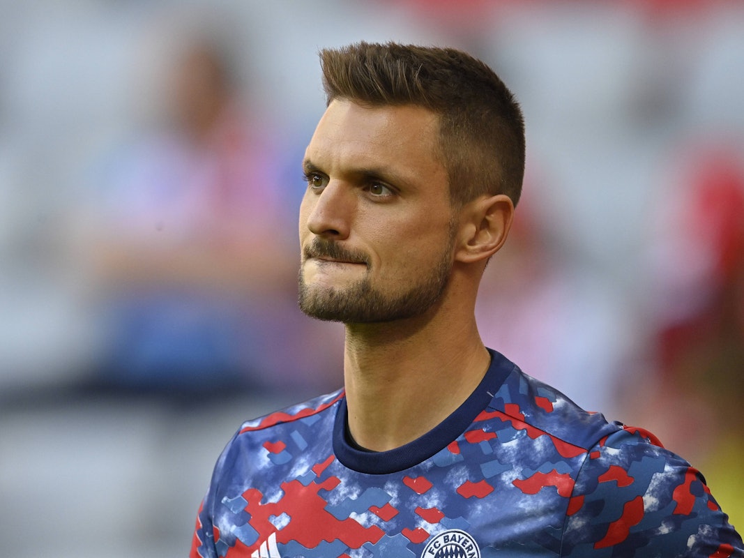 Sven Ulreich vor einem Spiel beim Aufwärmen.