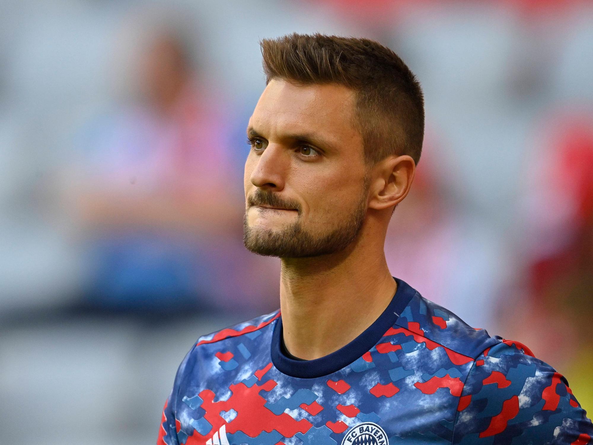 Sven Ulreich vor einem Spiel beim Aufwärmen.