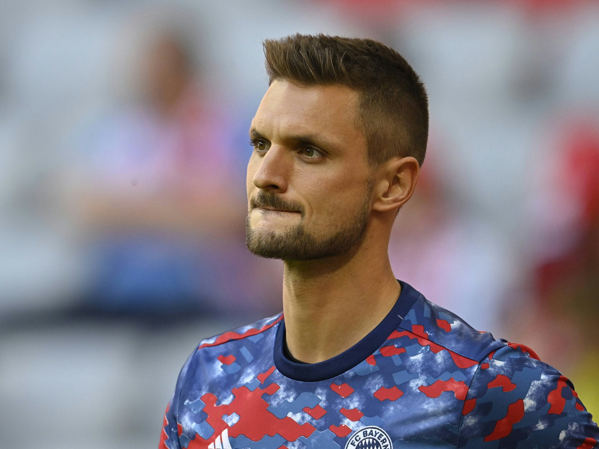 Sven Ulreich vor einem Spiel beim Aufwärmen.