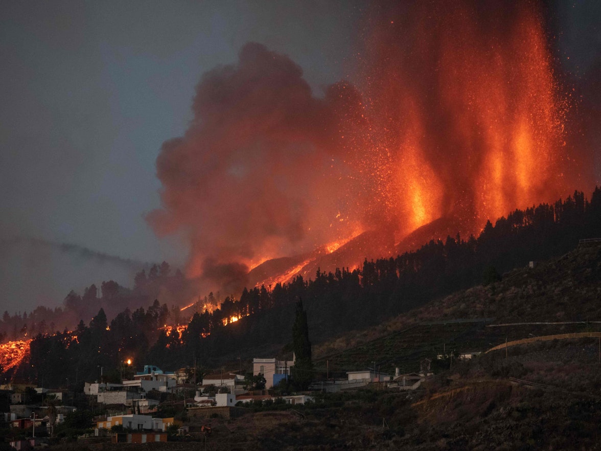 Auf der Kanareninsel La Palma ist am Sonntag (19. September 2021) ein Vulkan ausgebrochen. Einen Namen hat der Vulkan noch nicht. Er liegt am Mount Cumbre Vieja.