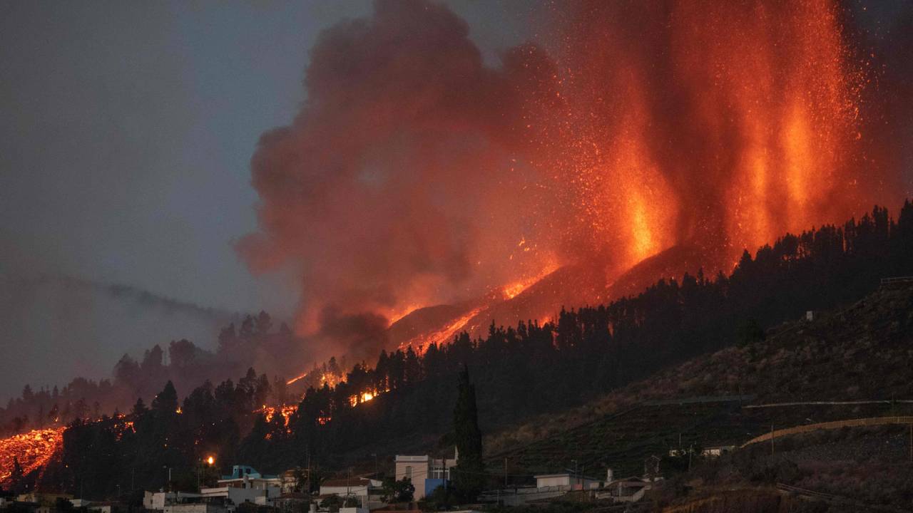Auf der kanarischen Insel La Palma ist in El Paso der Vulkan Mount Cumbre Vieja ausgebrochen. Ein Foto zeigt nun, wie ein einzelnes Haus wie durch ein Wunder verschont blieb.