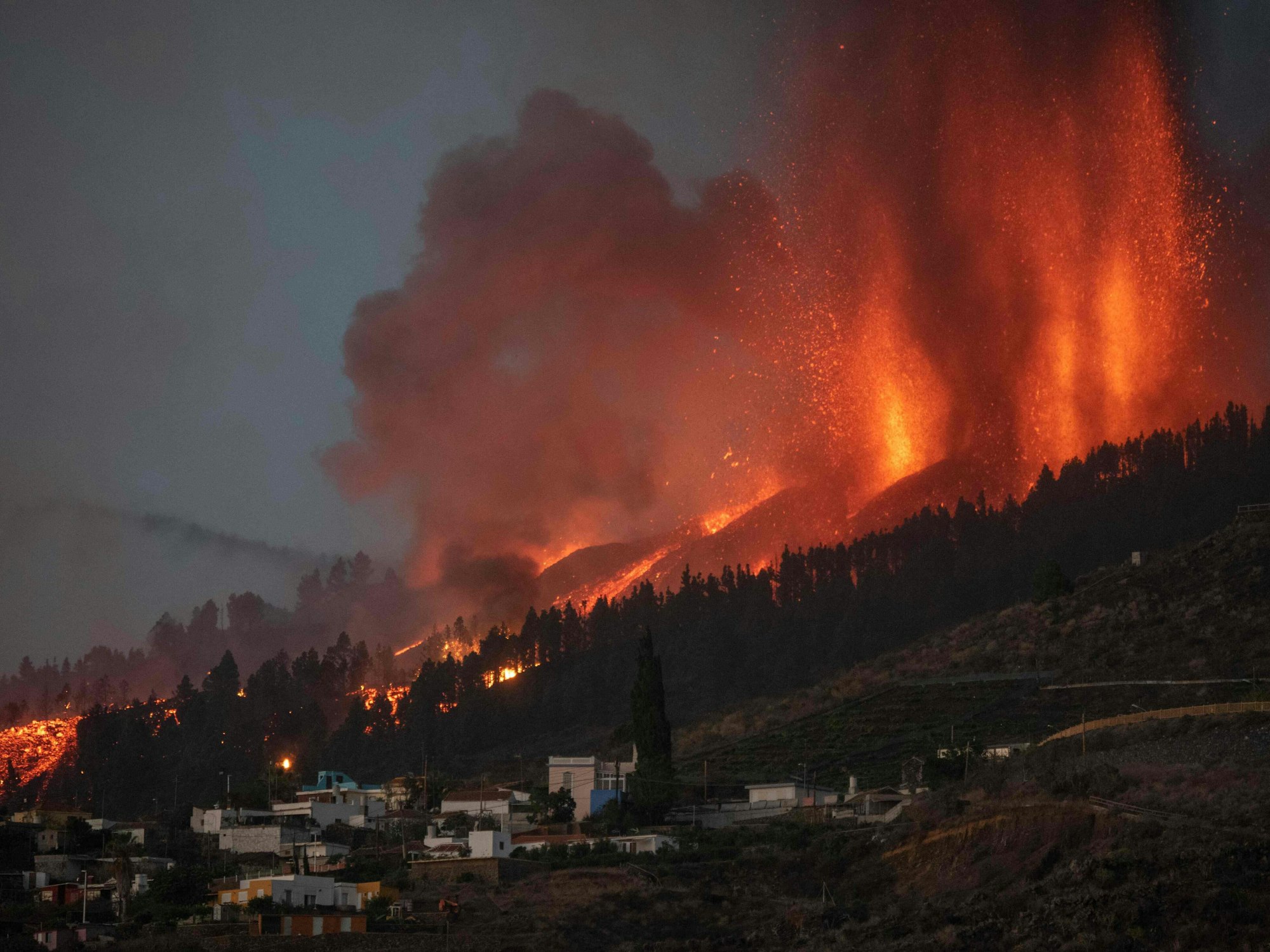 Auf der Kanareninsel La Palma ist am Sonntag (19. September 2021) ein Vulkan ausgebrochen. Einen Namen hat der Vulkan noch nicht. Er liegt am Mount Cumbre Vieja.