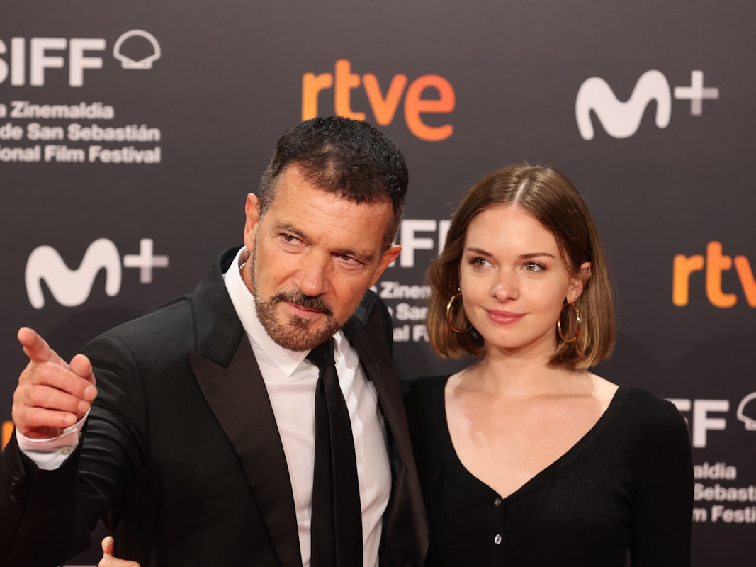 Der Schauspieler Antonio Banderas und seine Tochter Stella kommen am 17. September 2021 zur Eröffnungsgala des Filmfestivals von San Sebastian.