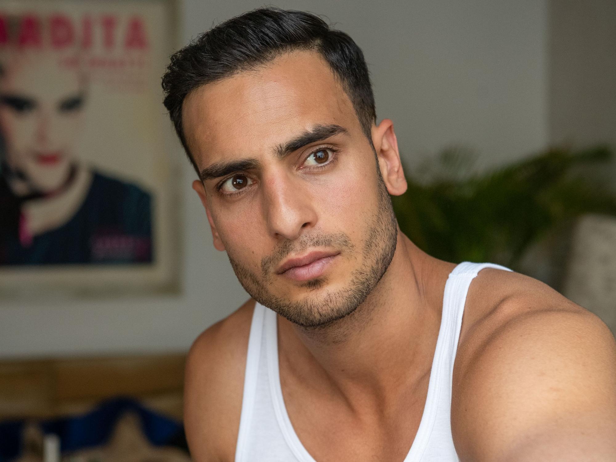 Nihat (Timur Ülker) bei einer Szene zu seiner RTL-Serie.
