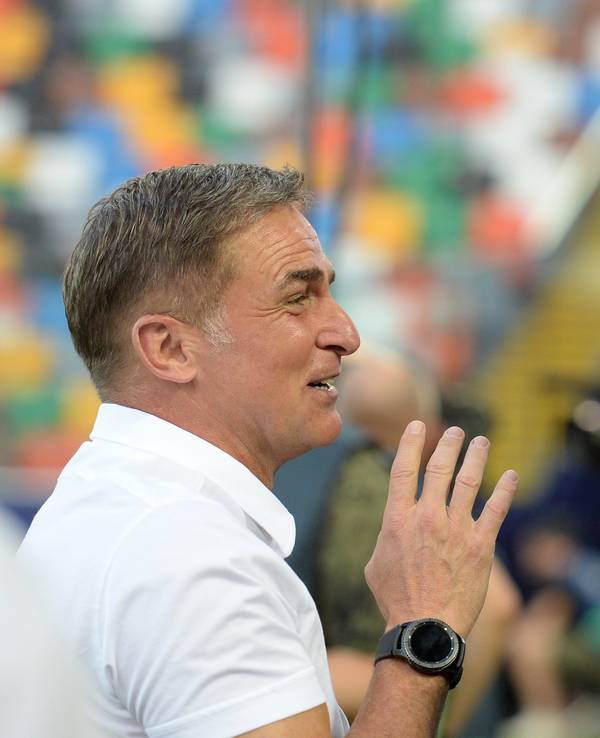 Stefan Kuntz und Oliver Bierhoff unterhalten sich