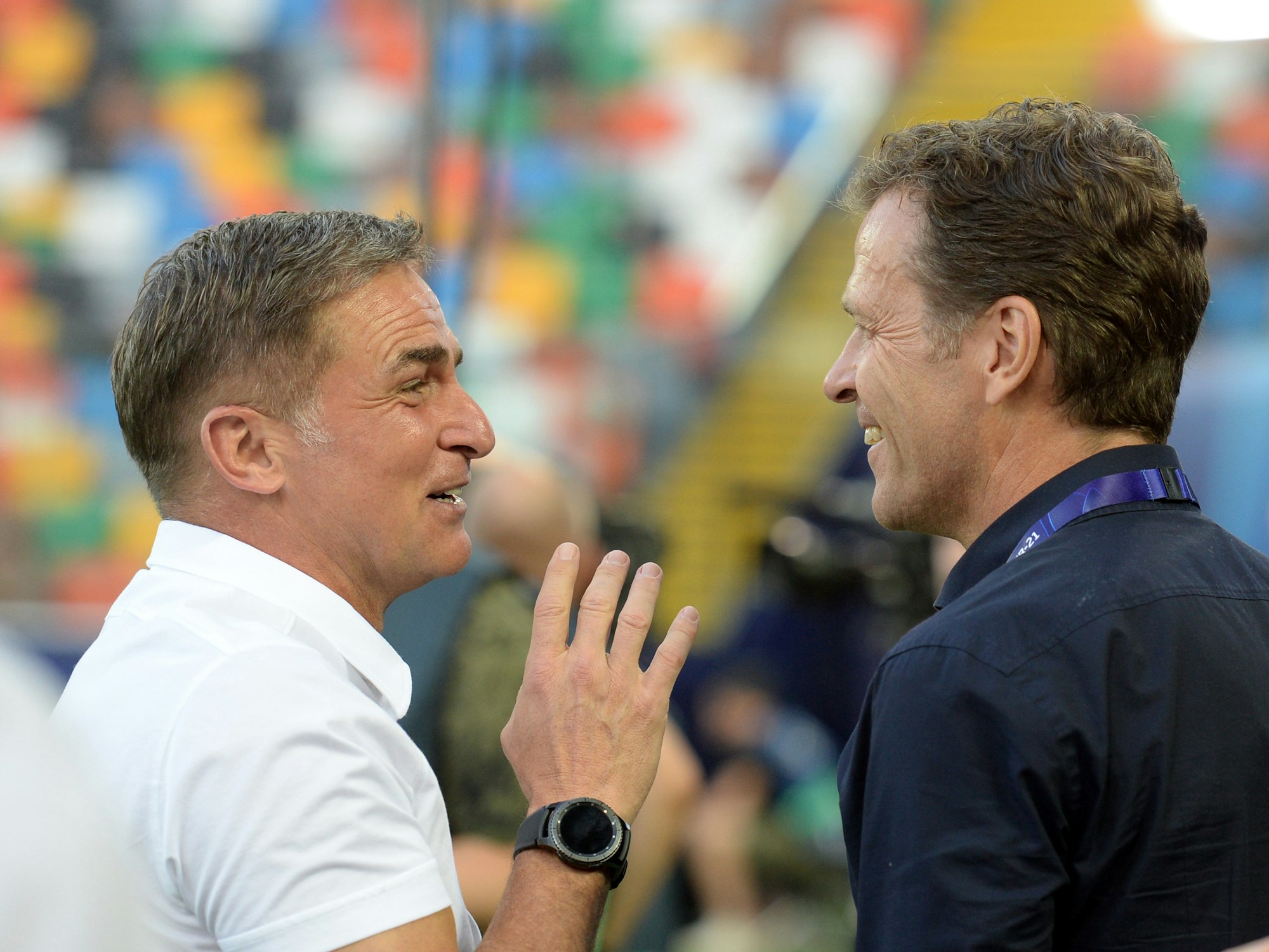 Stefan Kuntz und Oliver Bierhoff unterhalten sich