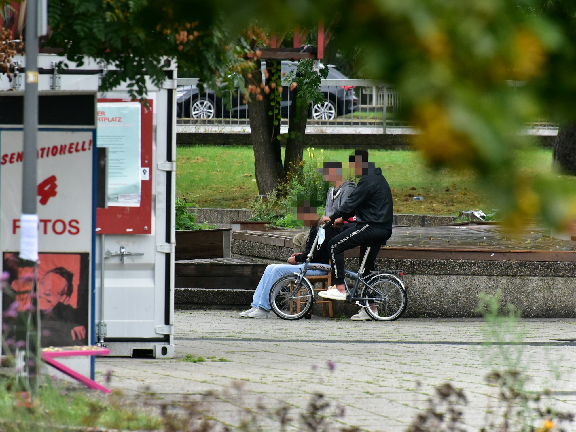 Mutmaßliche Dealer auf einem Fahrrad am Ebertplatz