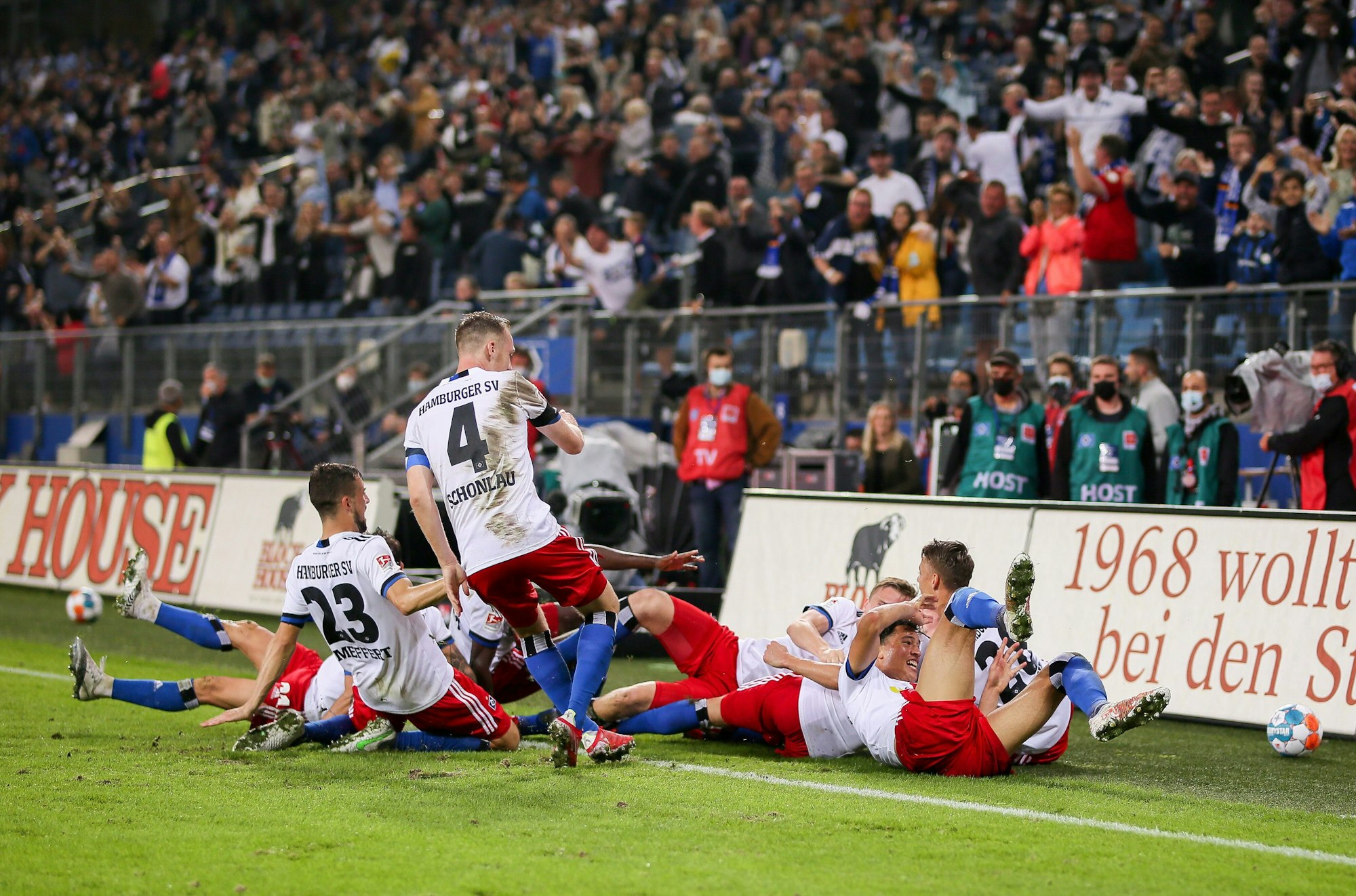 Die Spieler des Hamburger SV jubeln