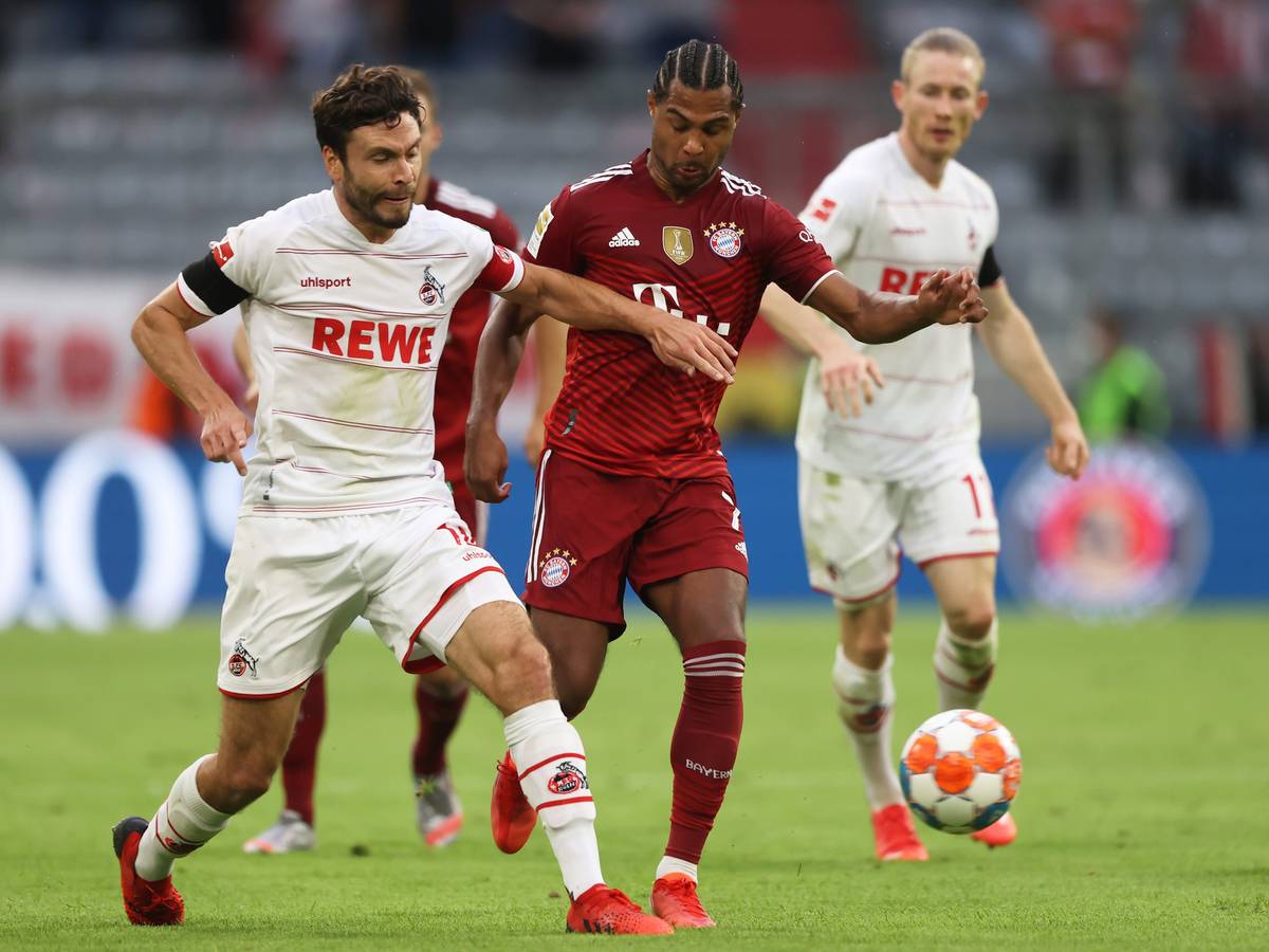 Jonas Hector im Zweikampf mit Serge Gnabry