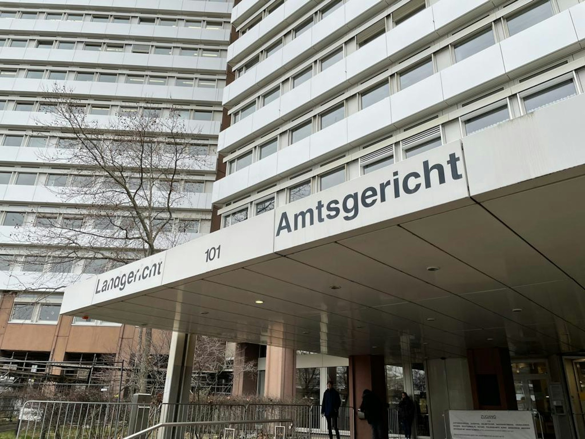 Der Eingang zum Land- und Amtsgericht in Köln.
