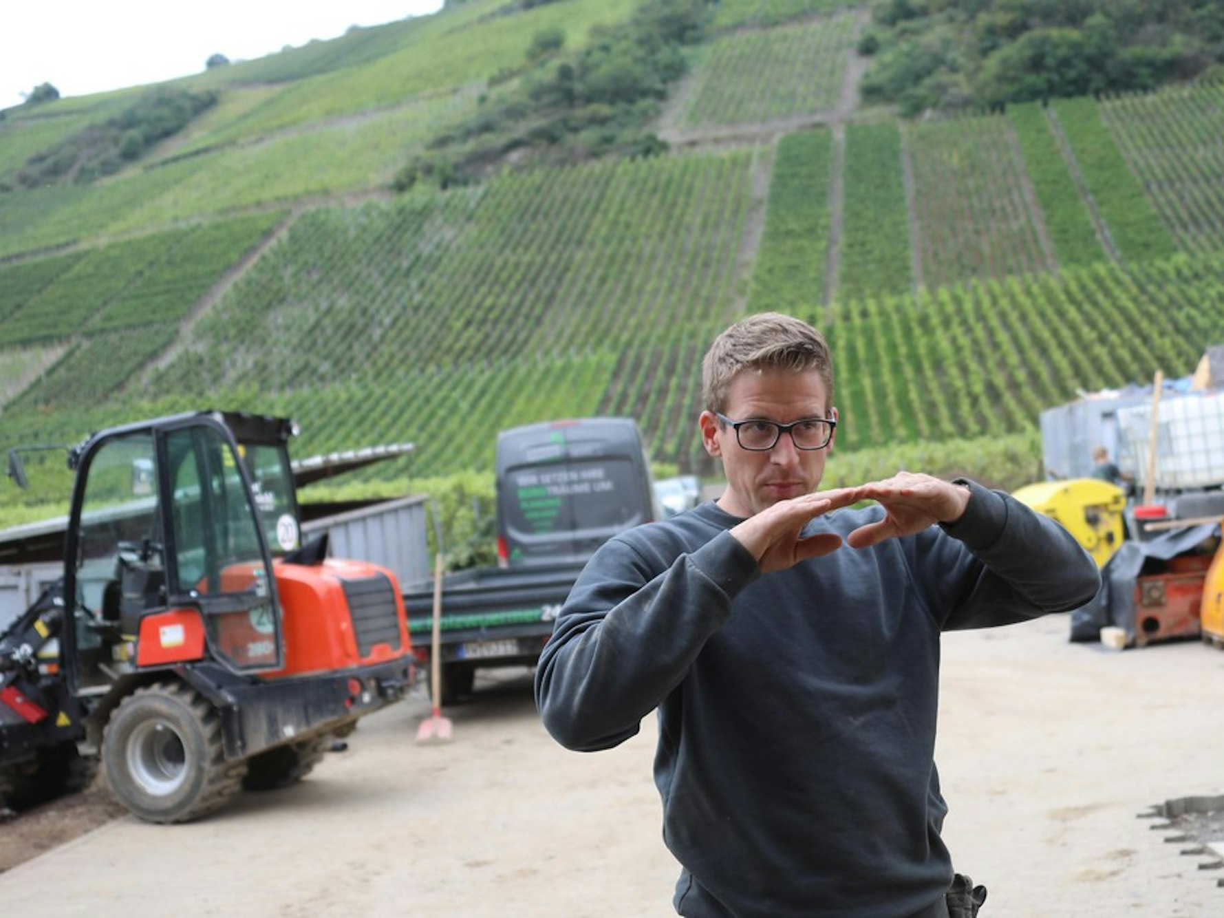 Pierre Sebastian in der Schreinerei Rönnefarth in Dernau.