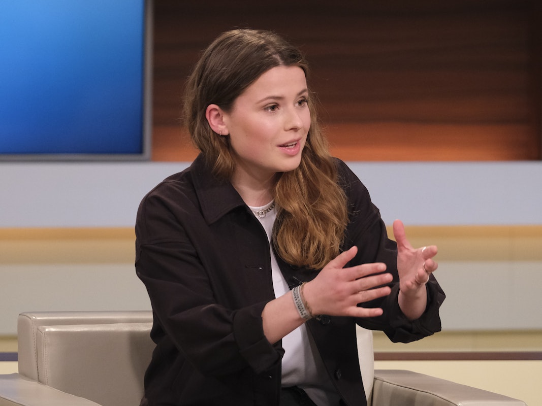 Klimaaktivistin Luisa Neubauer, hier am 9. Mai in der Sendung Anne Will, setzte sich bei Markus Lanz für radikalere Klimamaßnahmen ein.