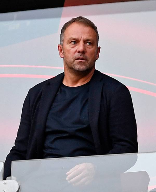 Bundestrainer Hansi Flick schaut das Spiel zwischen dem 1. FC Köln und RB Leipzig im Rhein-Energie-Stadion.