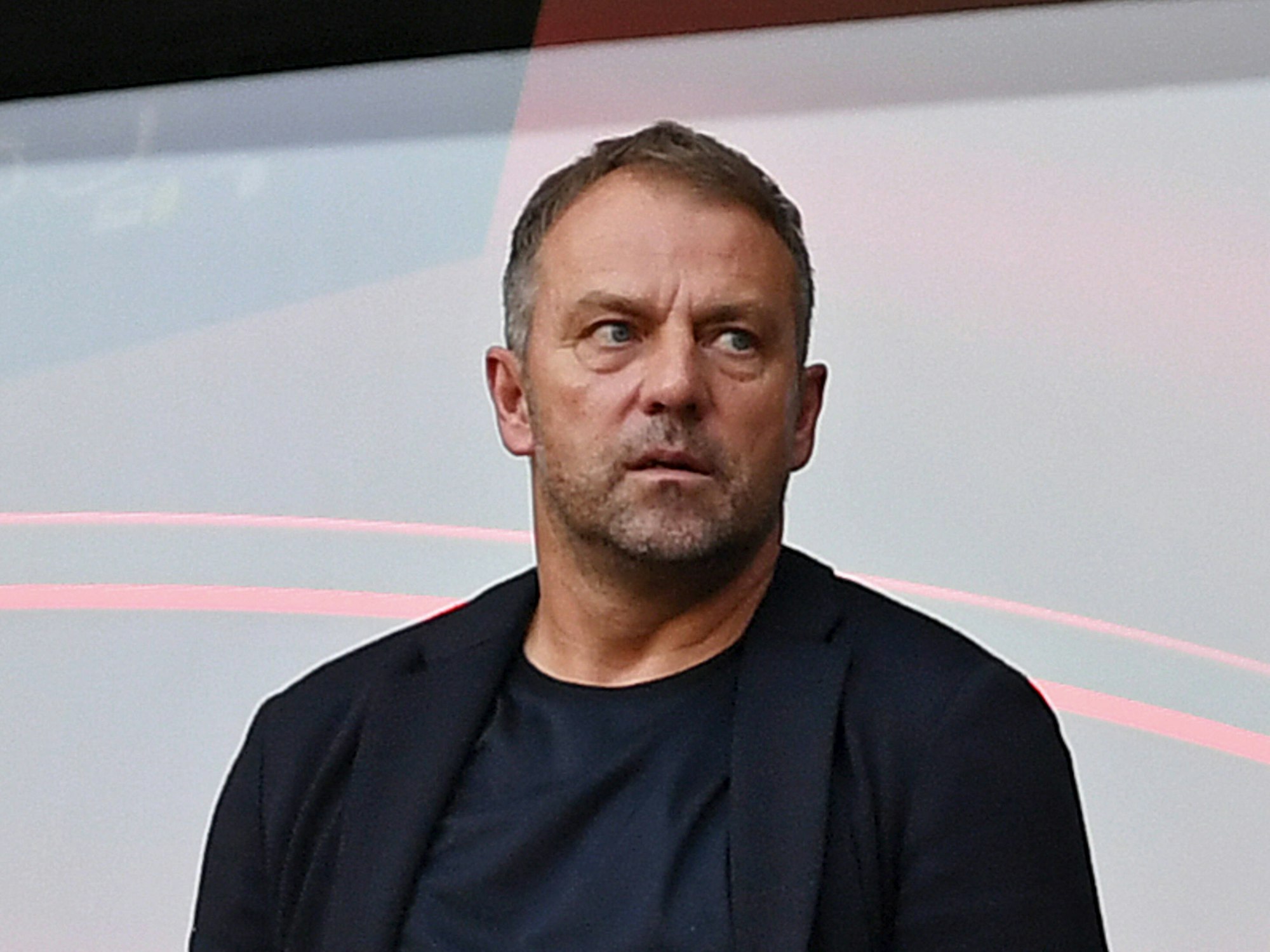 Bundestrainer Hansi Flick schaut das Spiel zwischen dem 1. FC Köln und RB Leipzig im Rhein-Energie-Stadion.