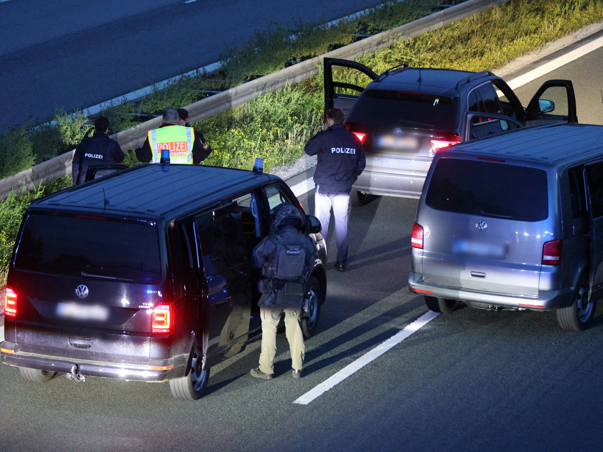 Das SEK musste in einem stundenlangen Großeinsatz auf der Autobahn verharren.