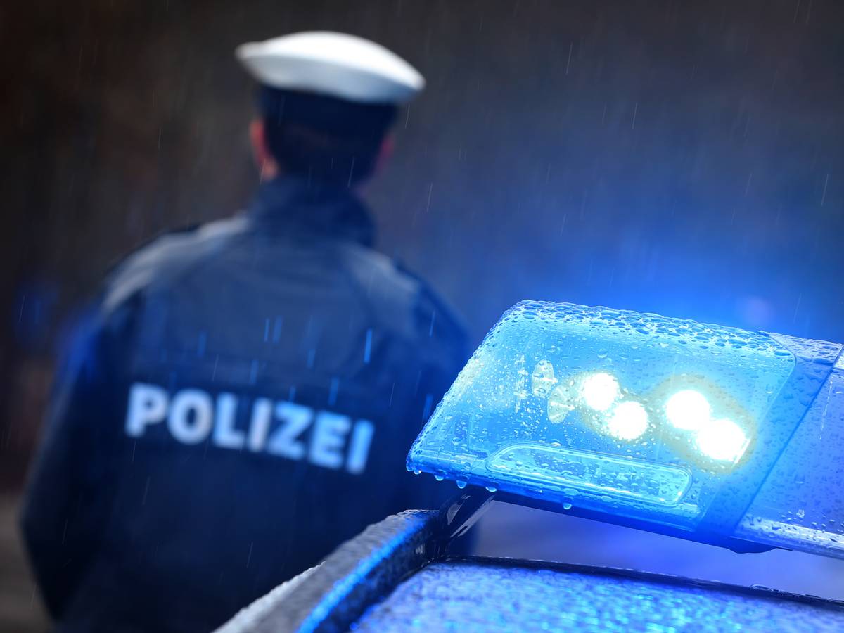 In Remscheid wurden zwei Personen bei einem Streit schwer verletzt. Unser Symbolfoto zeigt einen Einsatz der Polizei am 15. März 2019.