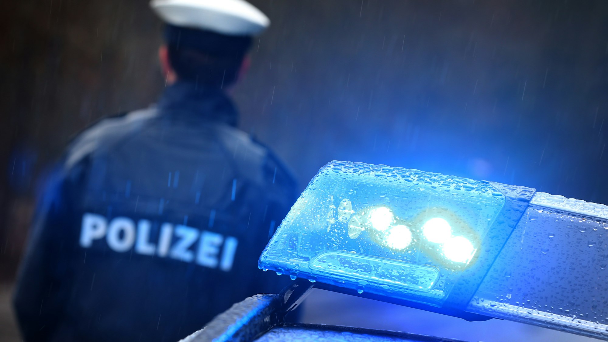 In Remscheid wurden zwei Personen bei einem Streit schwer verletzt. Unser Symbolfoto zeigt einen Einsatz der Polizei am 15. März 2019.