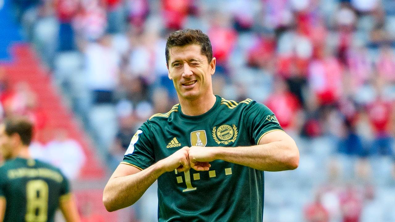 Robert Lewandowski jubelt