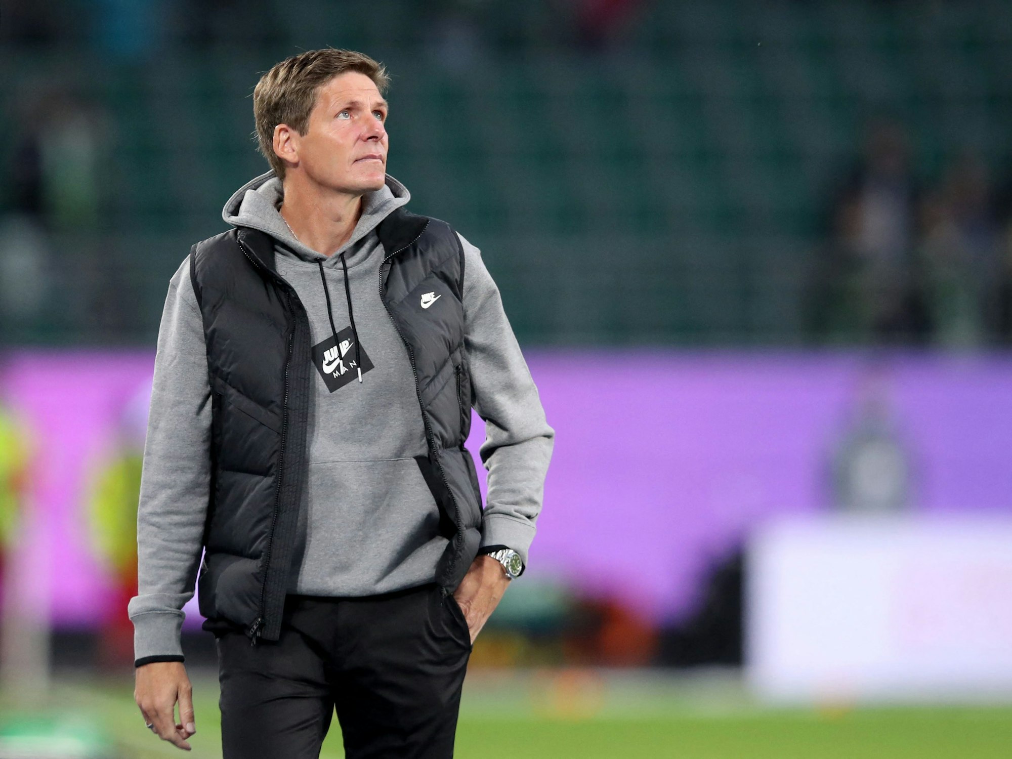 Oliver Glasner trainiert Eintracht Frankfurt gegen den VfL Wolfsburg.