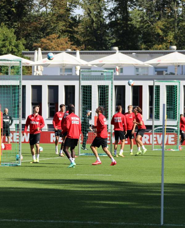 Der 1. FC Köln trainiert am Geißbockheim.