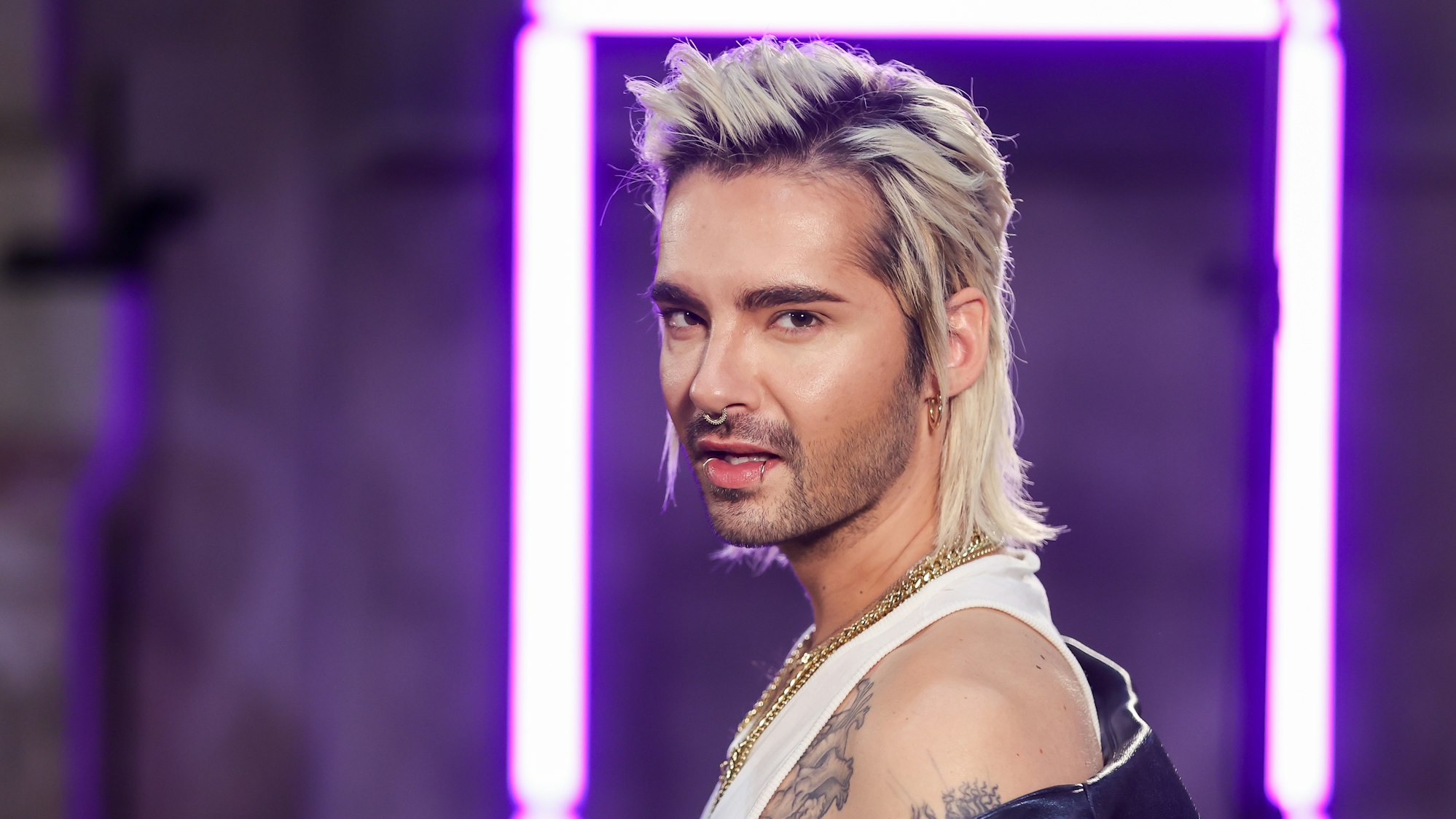 Musiker Bill Kaulitz posiert auf einem Foto bei der Verleihung der „About You“-Awards am 20. Mai 2021.