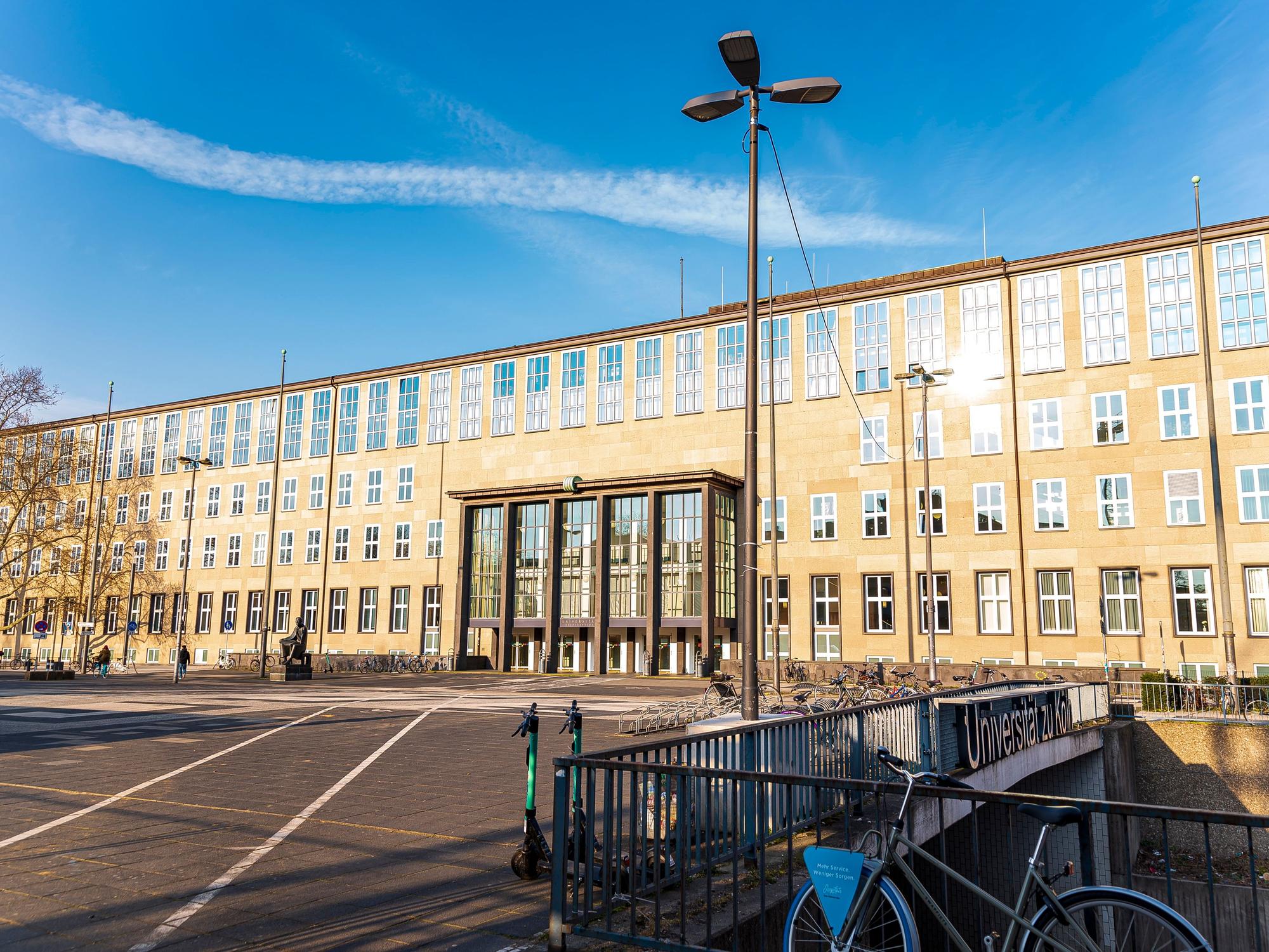 Das Hauptgebäude
der Universität zu Köln von außen.