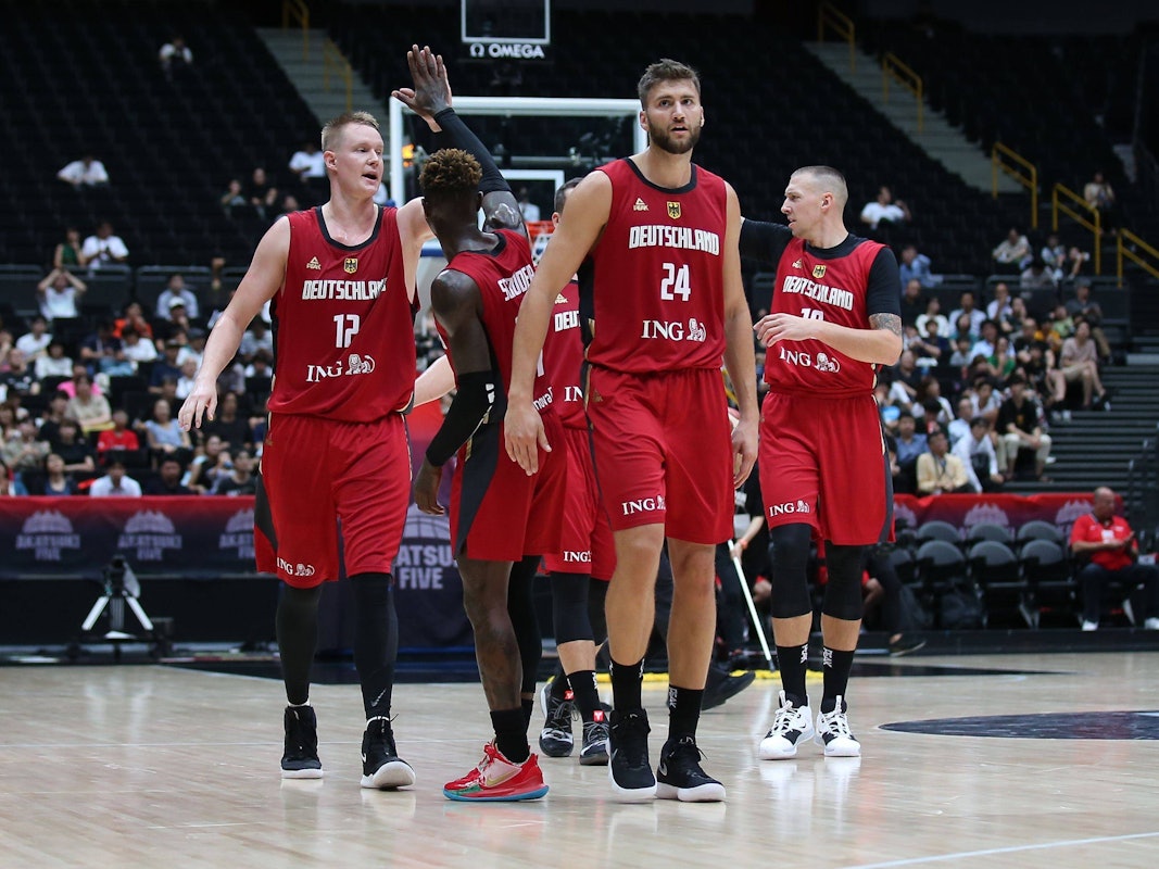 DBB-Auswahl klatscht sich ab