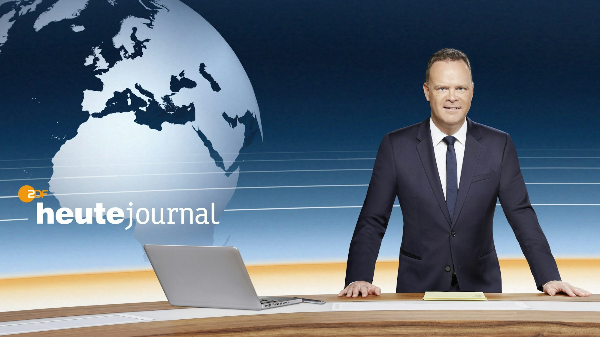 Christian Sievers im Studio des heute journal im ZDF.