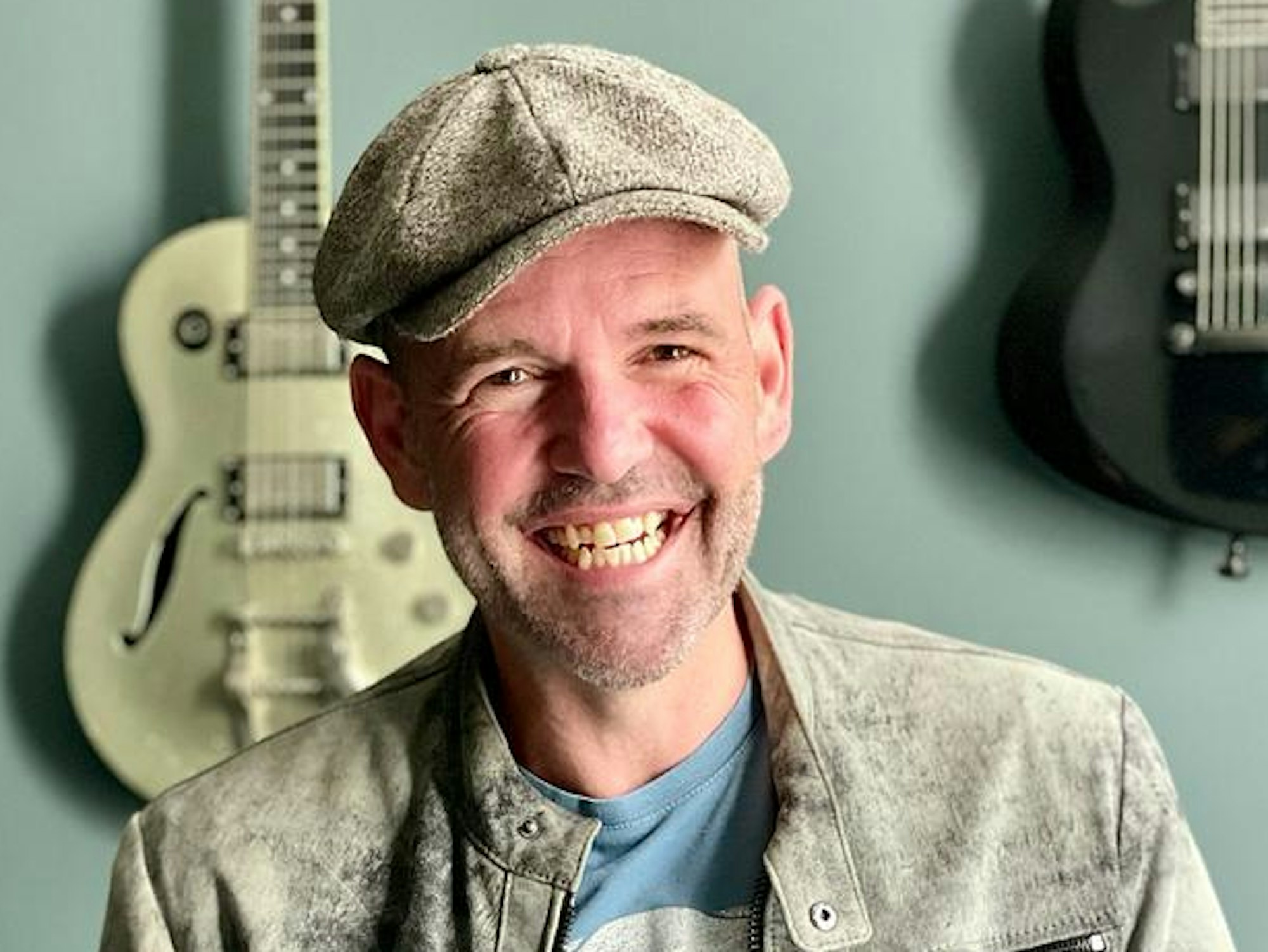 Doc Esser schaut in die Kamara