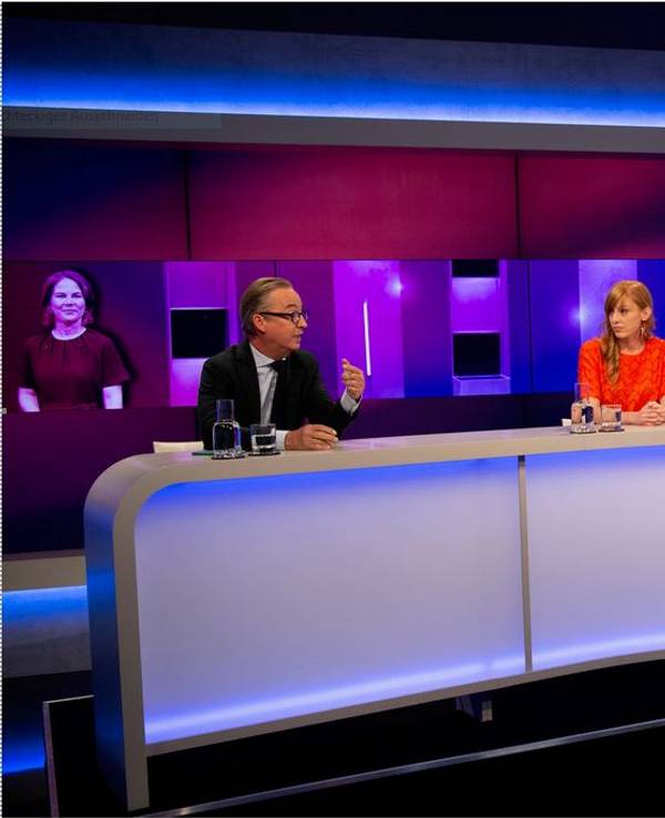 Am 22. September diskutierten Jan Fleischhauer, Eva Schulz, Hannes Jaenicke und Moderatorin Sandra Maischberger bei„ maischberger. die woche“ in Köln.