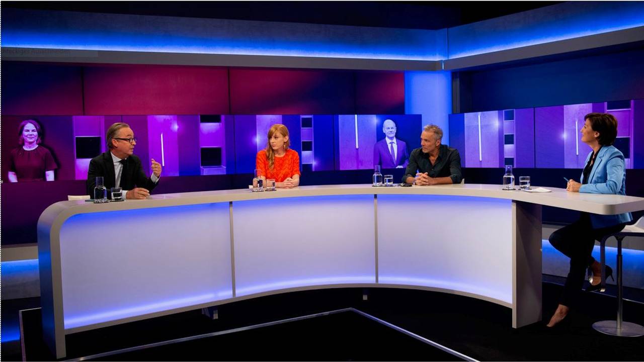 Am 22. September diskutierten Jan Fleischhauer, Eva Schulz, Hannes Jaenicke und Moderatorin Sandra Maischberger bei„ maischberger. die woche“ in Köln.