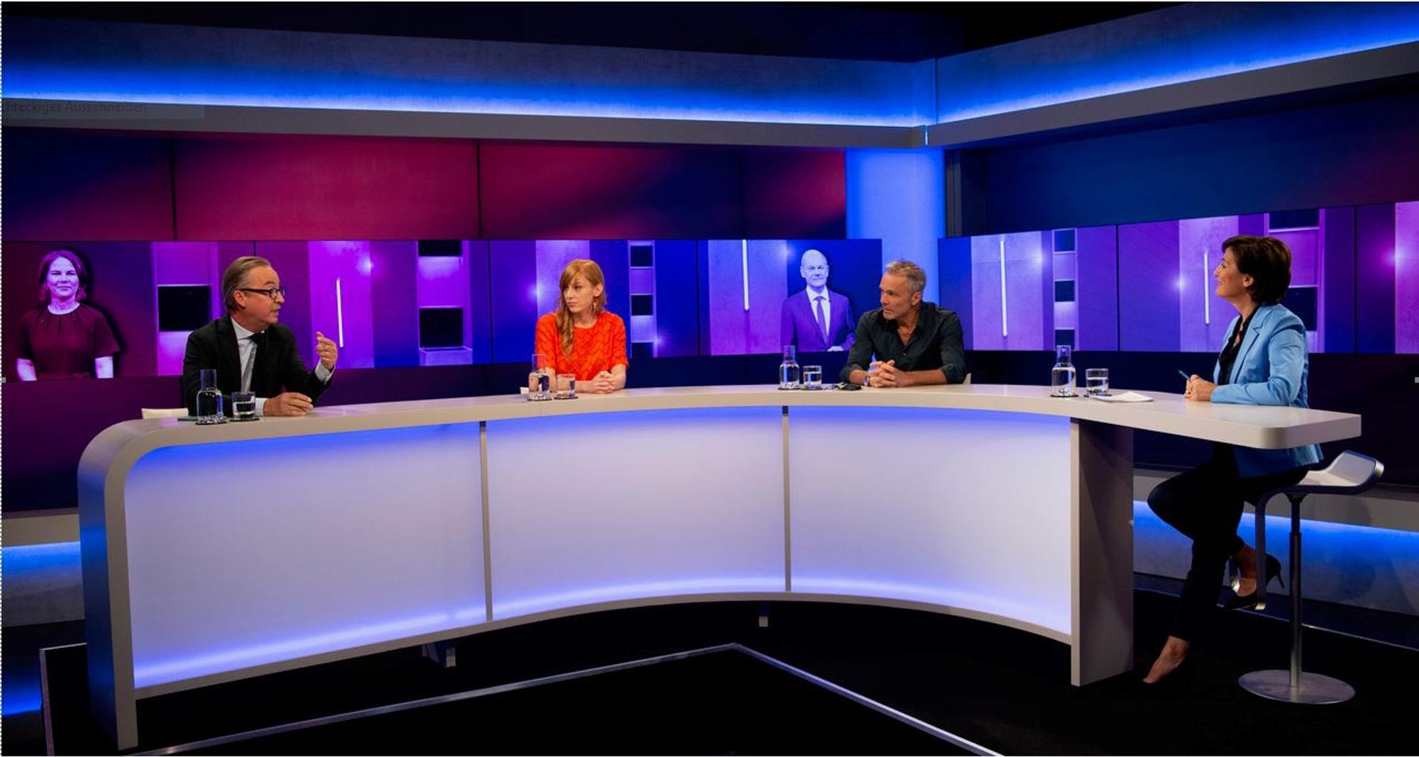 Am 22. September diskutierten Jan Fleischhauer, Eva Schulz, Hannes Jaenicke und Moderatorin Sandra Maischberger bei„ maischberger. die woche“ in Köln.