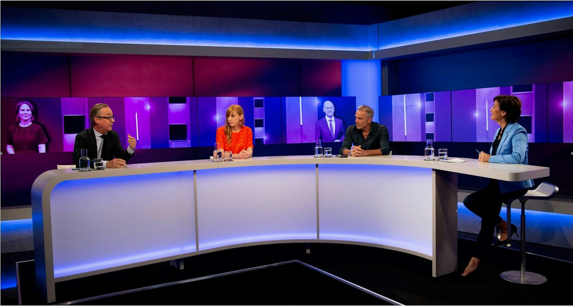 Am 22. September diskutierten Jan Fleischhauer, Eva Schulz, Hannes Jaenicke und Moderatorin Sandra Maischberger bei„ maischberger. die woche“ in Köln.