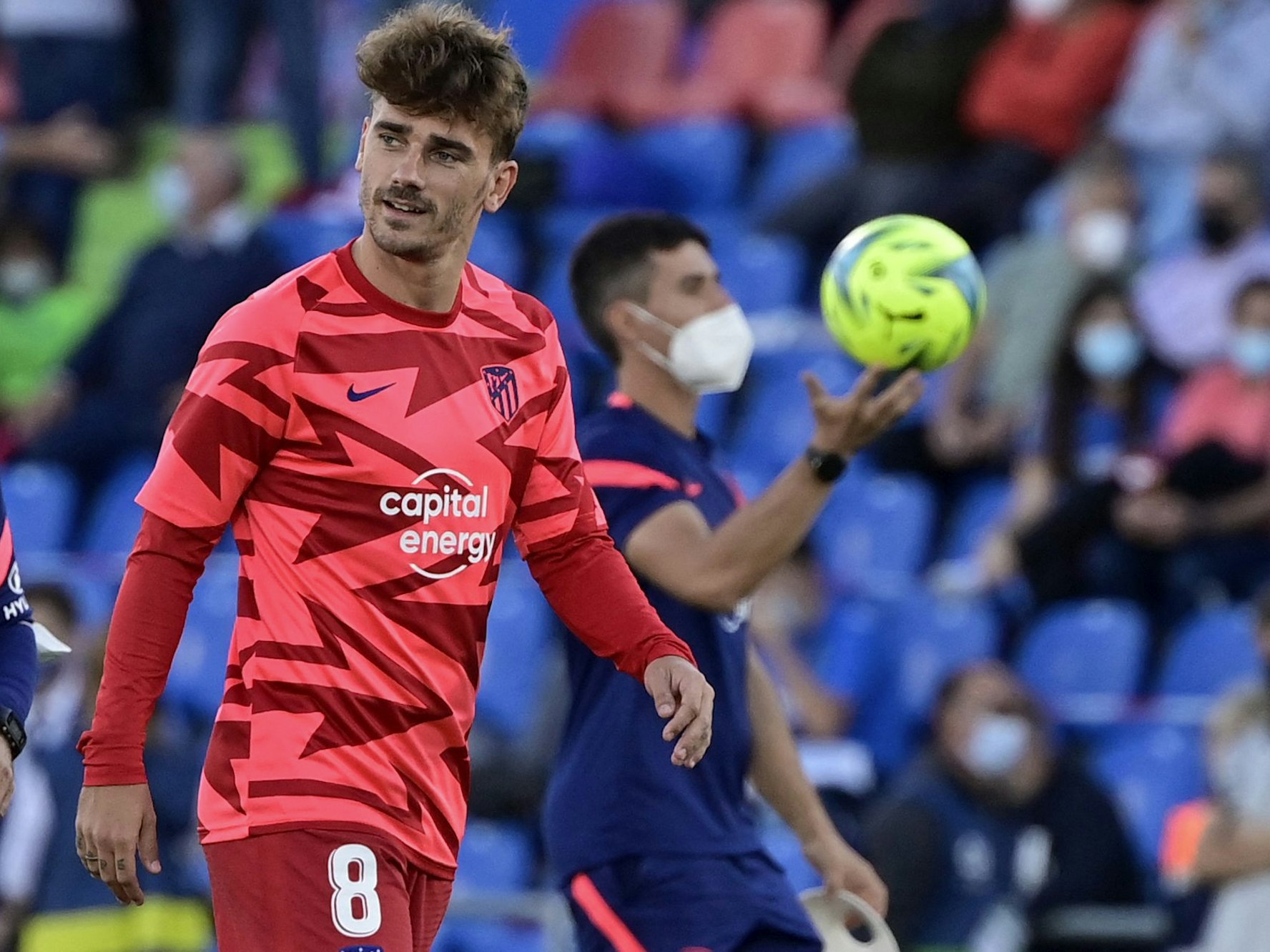 Antoine Griezmann wärmt sich auf vor dem Spiel von Atletico Madrid bei Getafe CF