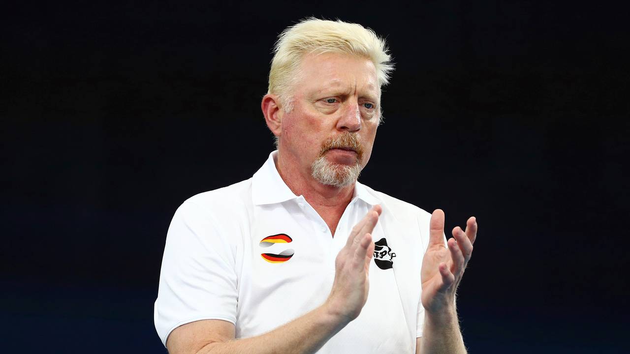 Wimbledon-Sieger Boris Becker klatscht auf einem Tennismatch beim ATP Cup am 7. Januar 2021.