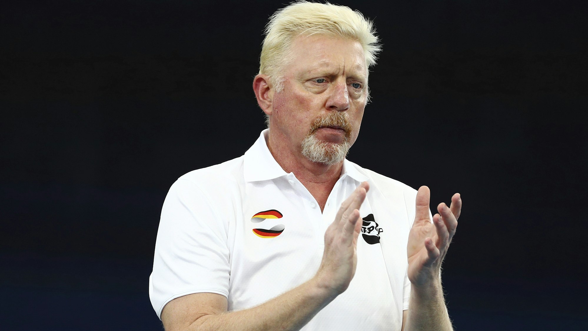 Wimbledon-Sieger Boris Becker klatscht auf einem Tennismatch beim ATP Cup am 7. Januar 2021.