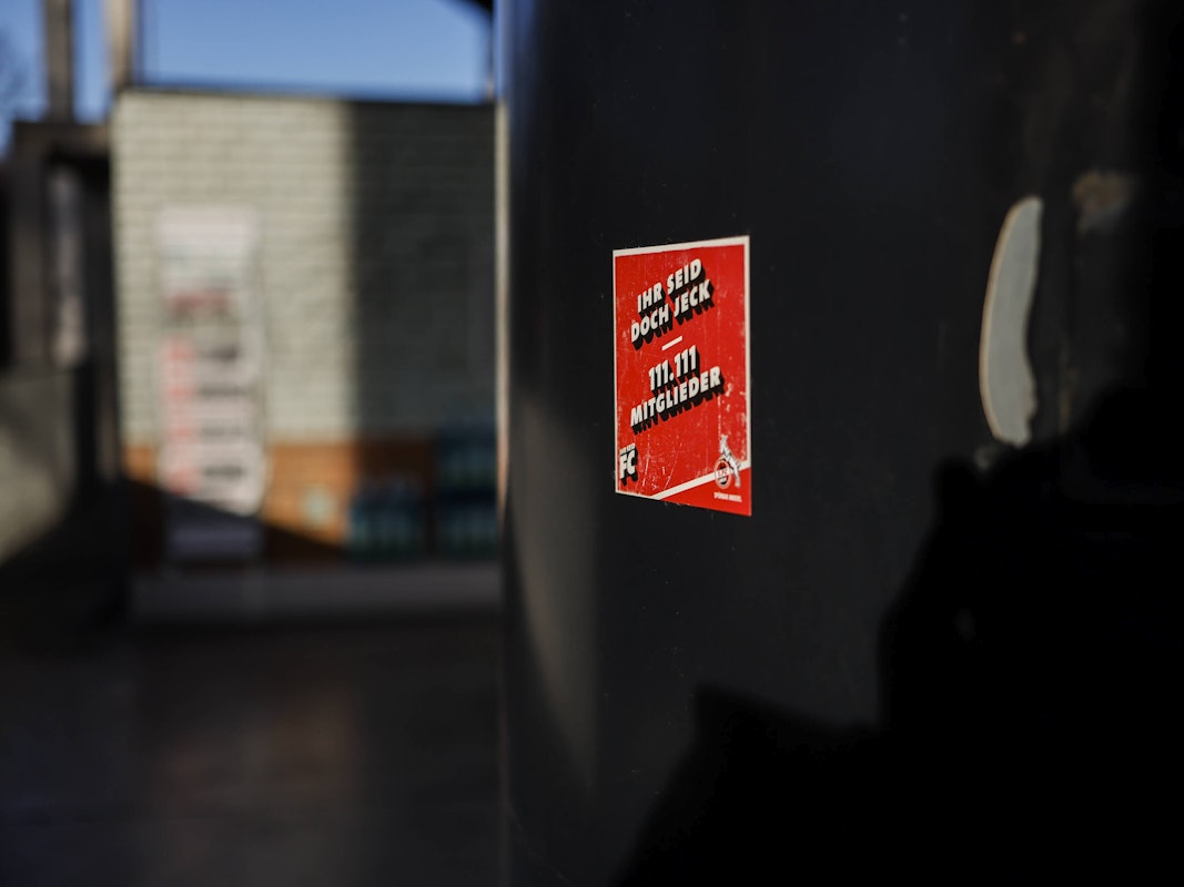 Aufkleber zum 111111. Mitglied des 1. FC Köln