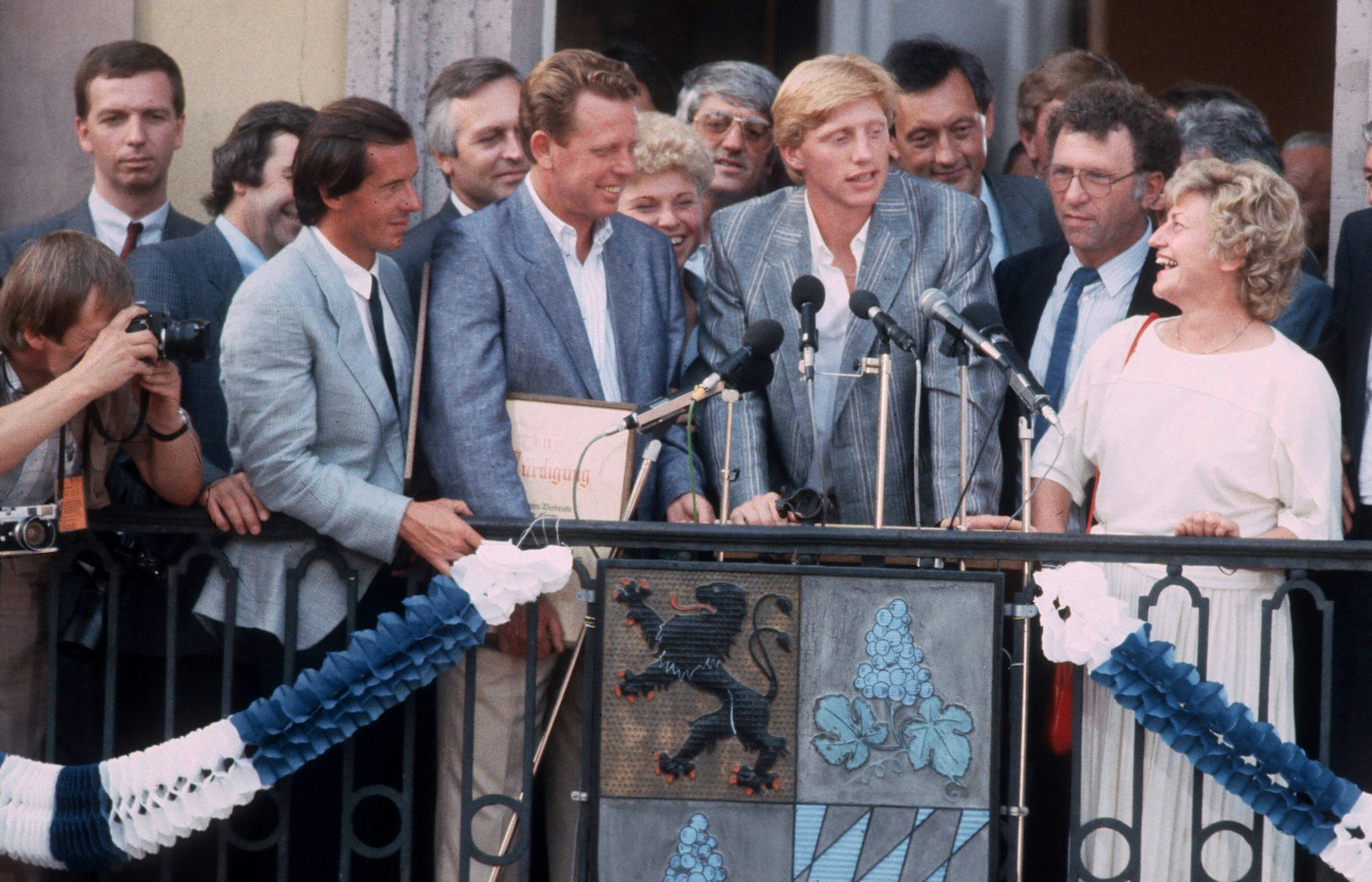 Boris Becker auf dem Rathaus-Balkon in Leimen