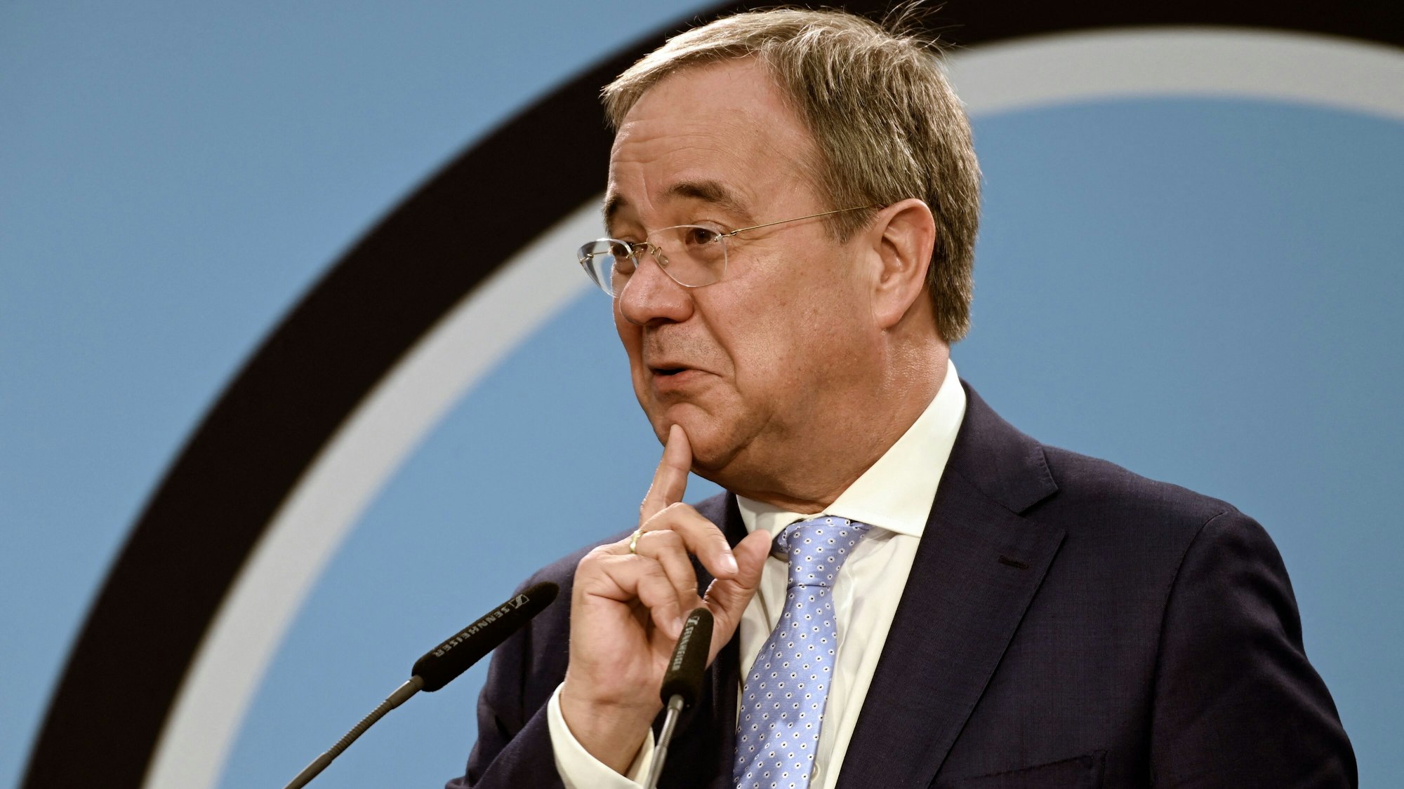 Armin Laschet (CDU), hier bei einem Wahlkampftermin am 18. September 2021, gerät immer mehr unter Druck.