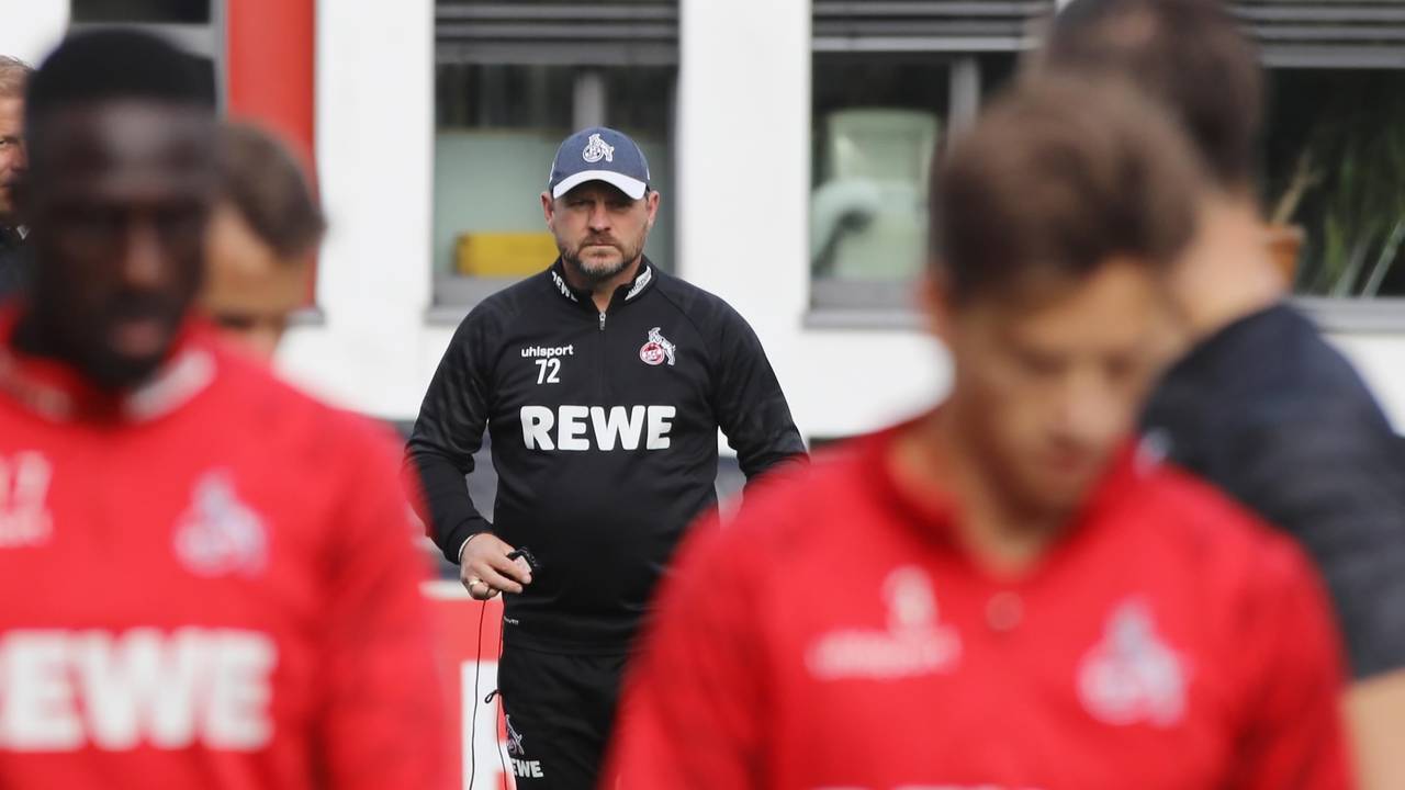 Steffen Baumgart bei einer Übungseinheit im Training des 1. FC Köln