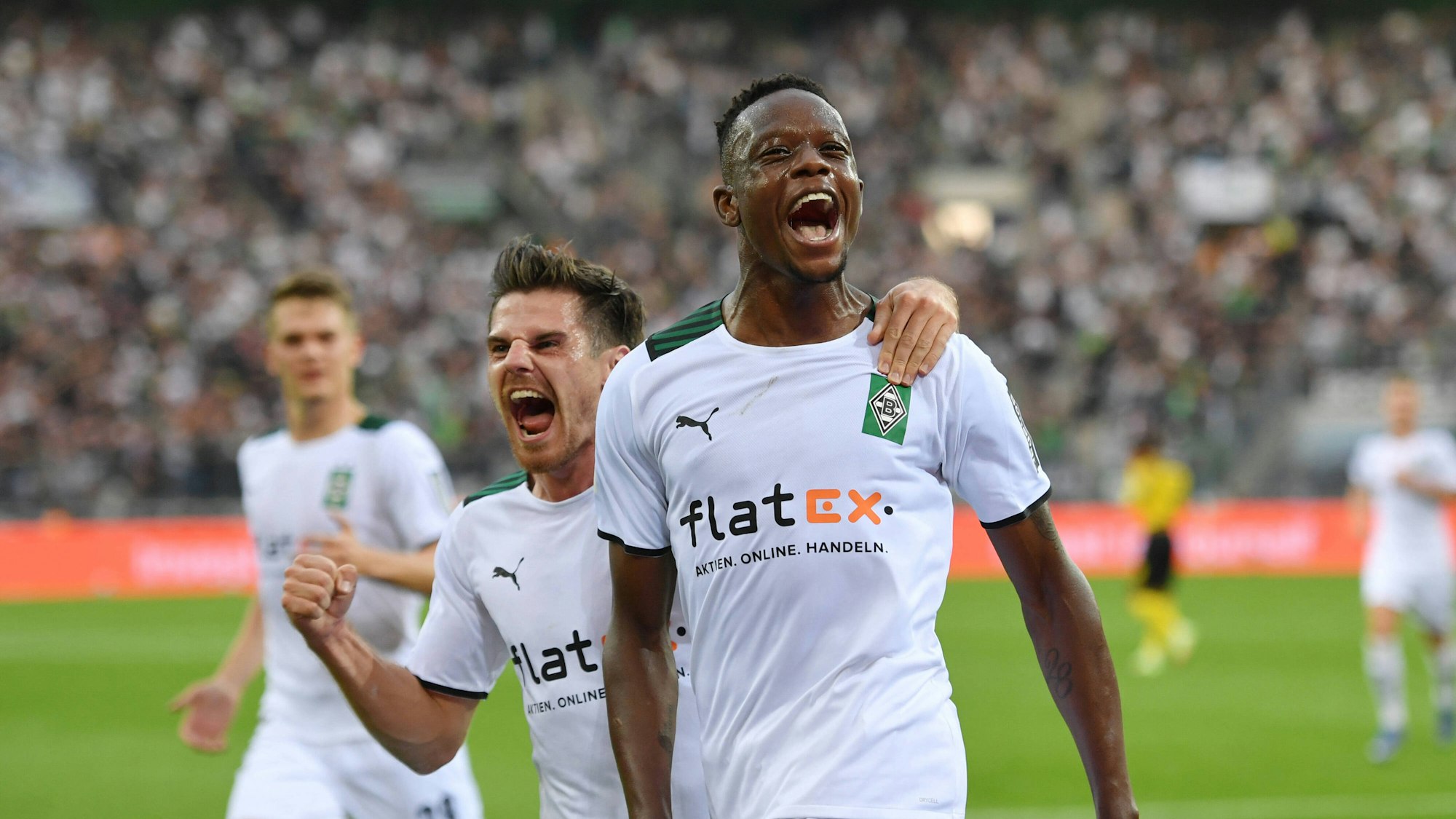 Denis Zakaria jubelt über sein Tor gegen den BVB