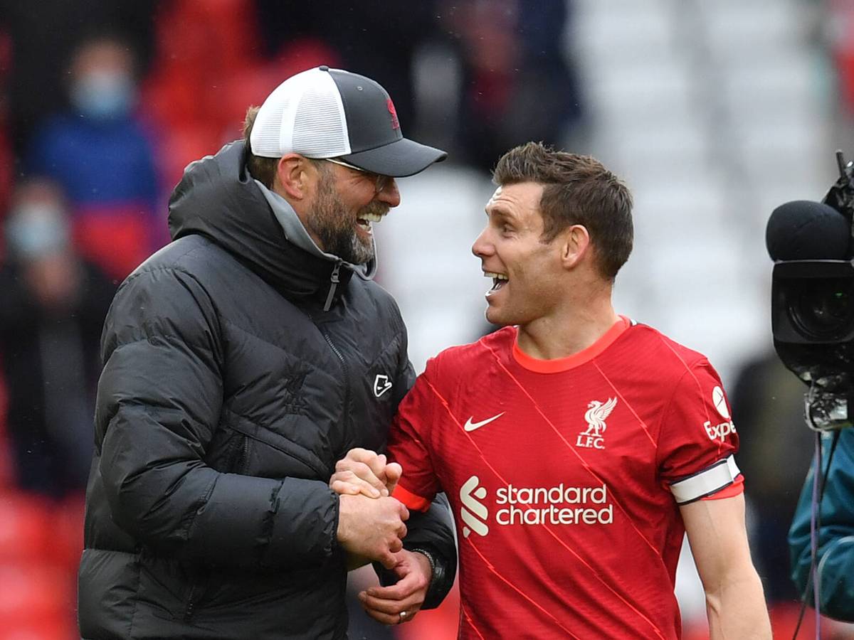 Jürgen Klopp und James Milner beim Premier-League-Spiel FC Liverpool gegen Crystal Palace