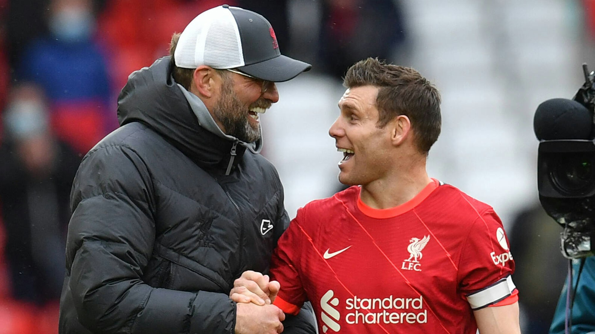 Jürgen Klopp und James Milner beim Premier-League-Spiel FC Liverpool gegen Crystal Palace