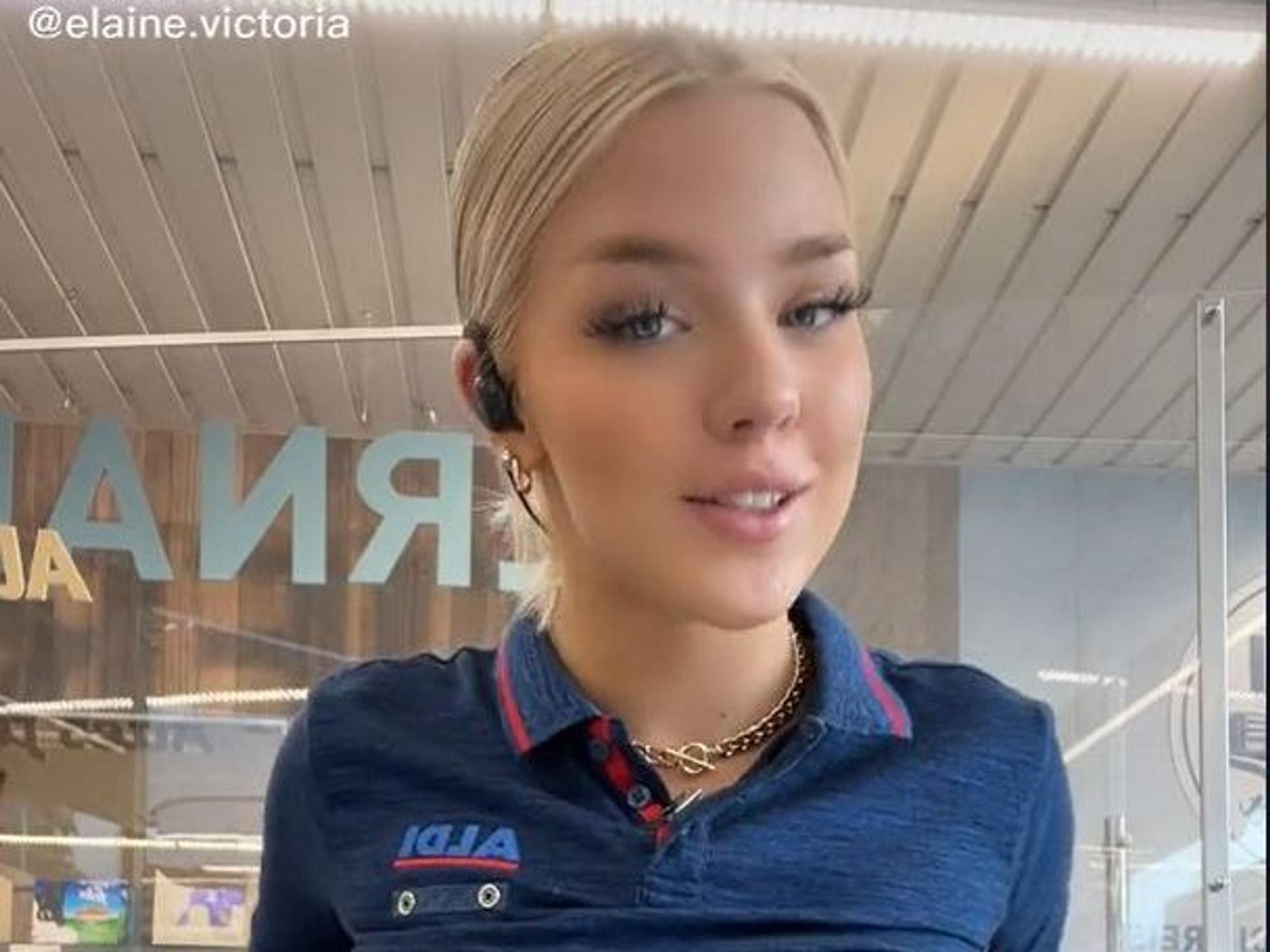Aldi TikTok-Kassiererin: Die Hamburgerin Elaine Victoria sorgt mit TikTok-Videos für Aufsehen. Ihre Clips werden millionenfach geklickt. Sie arbeitet bei Aldi.