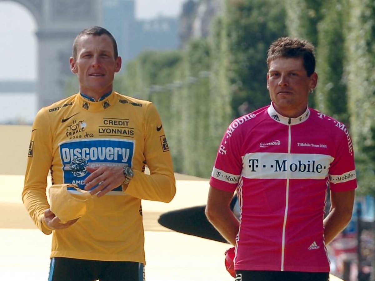 Gesamtsieger Lance Armstrong (USA / Discovery Channel, li.) und sein Dauerrivale Jan Ullrich (Deutschland / T Mobile) 2005