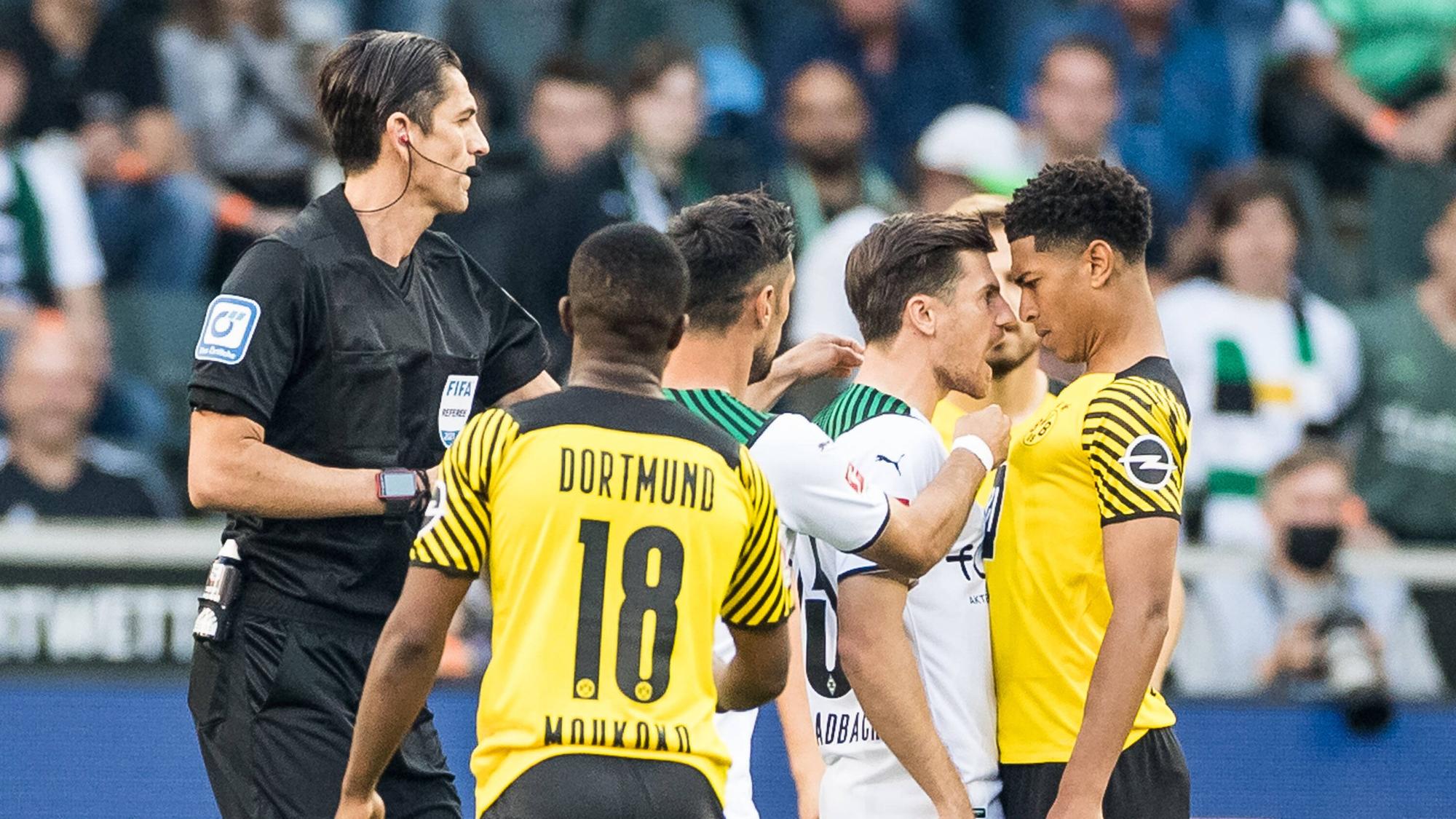 Jonas Hofmann und Jude Bellingham stehen Kopf an Kopf