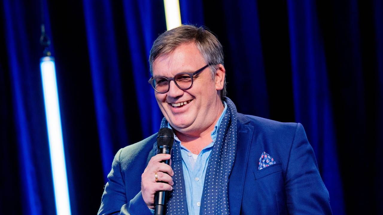 Hape Kerkeling, Moderator und Autor, steht am 30. Juni 2021 im Rahmen des internationalen Literaturfests Lit.Cologne auf der Bühne im Tanzbrunnen.